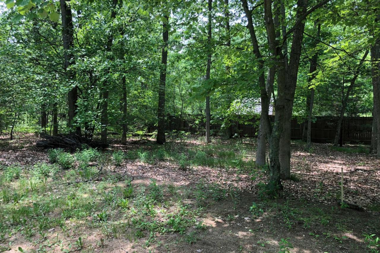 Wooded Twin Lakes Retreat 13 Mi To Lake Michigan! Exterior photo